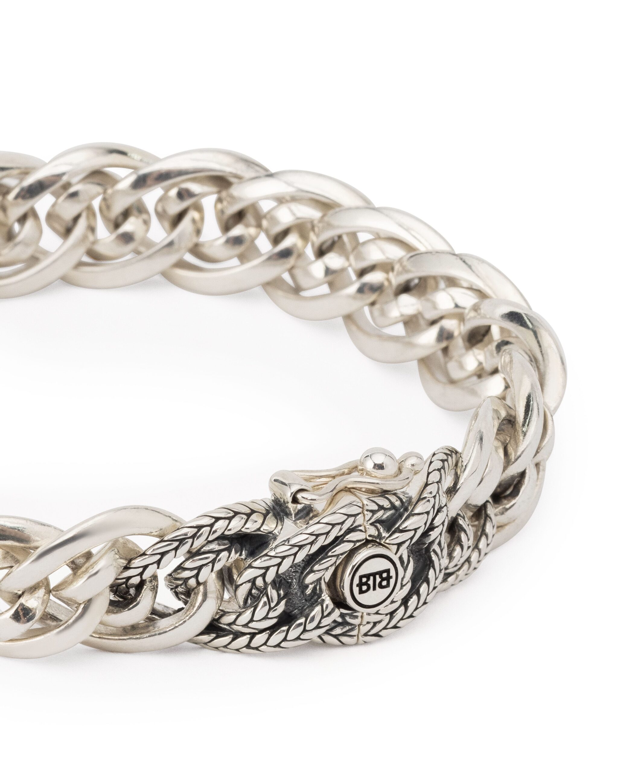 J208 E + Buddha to Buddha armband Nathalie xs texture zilver